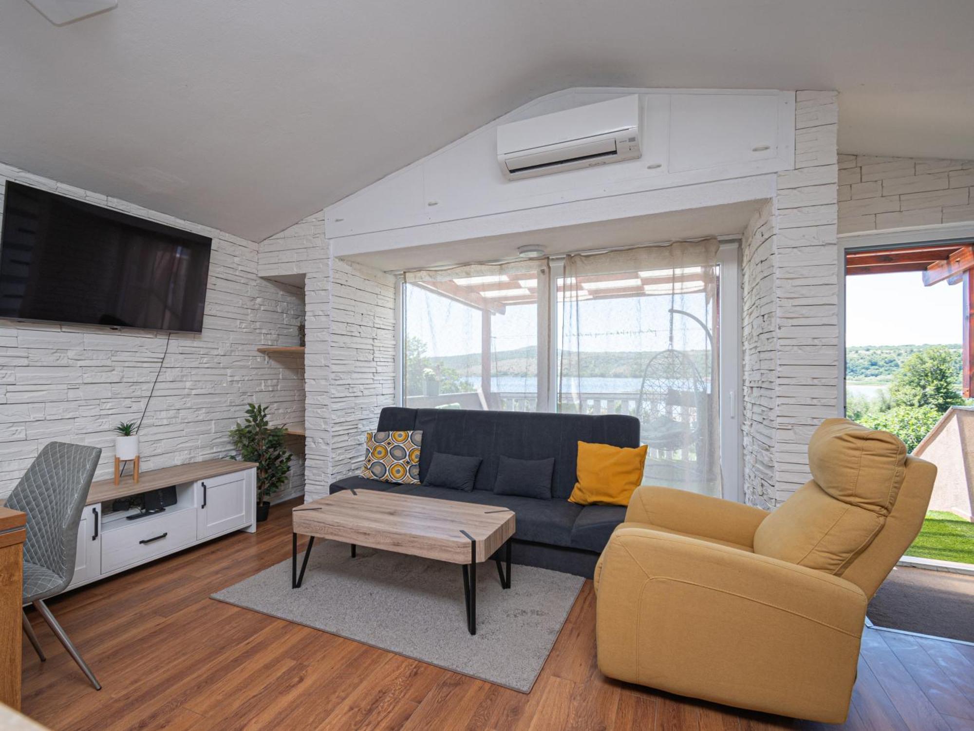 Dalmatino Apartment *